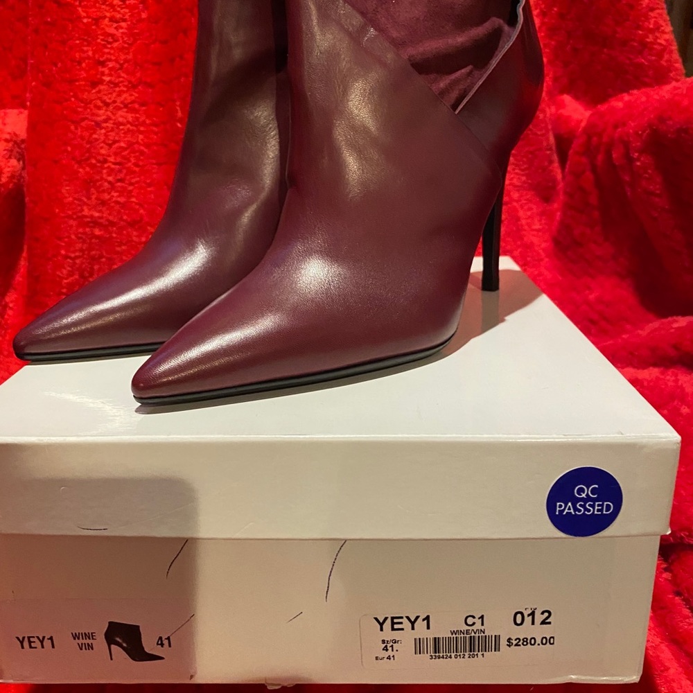 Sexy 🍷 wine color Italian made leather boot
